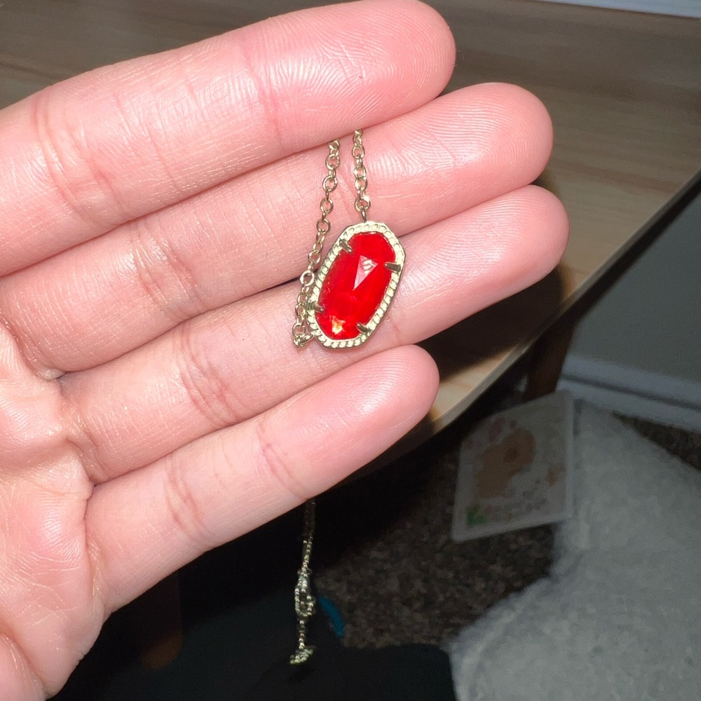 Kendra Scott necklace